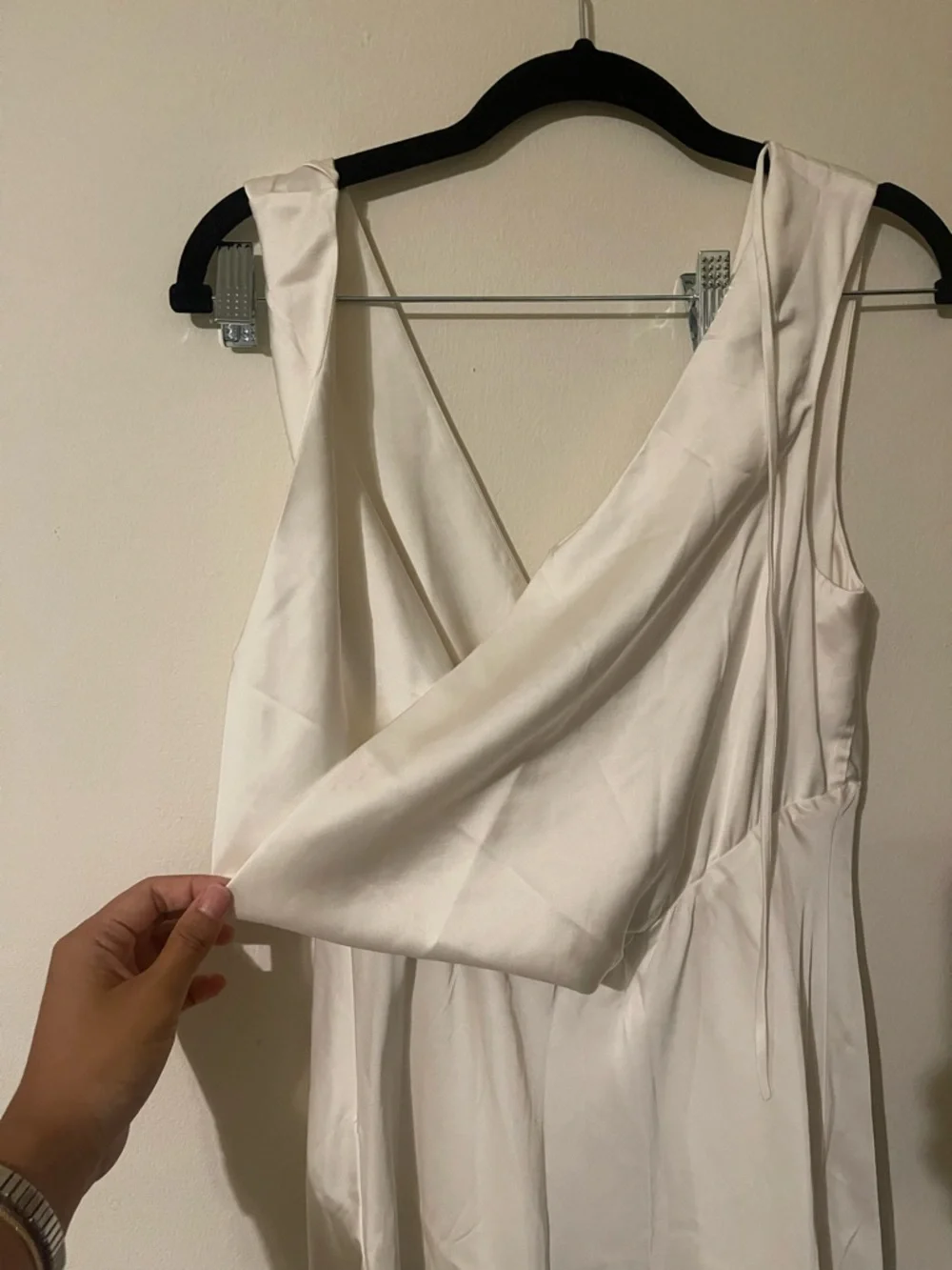 Abercrombie Cowl Satin White V-Neck Slip Medium Petite (MP)